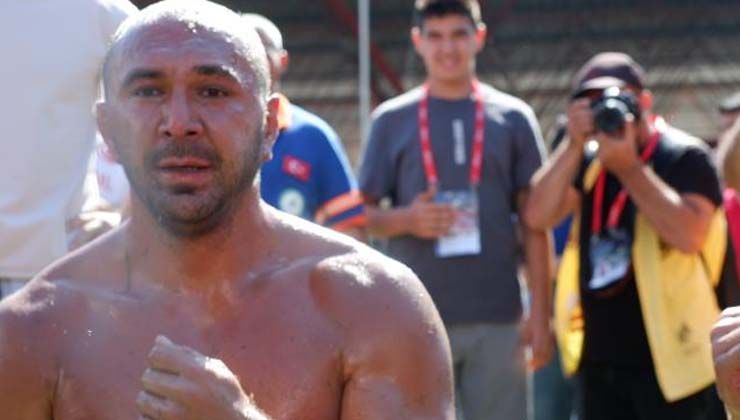 Başpehlivan Ali Gürbüz elendi, ebedi altın kemere veda etti