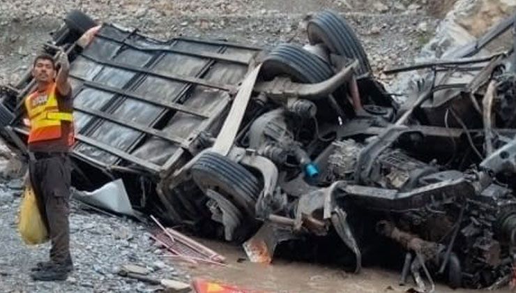 Pakistan’da korkunç kaza! Otobüs vadiye uçtu: 19 ölü