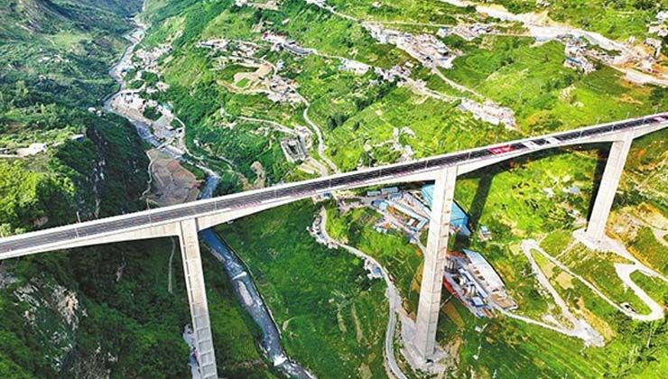 Dünyanın en yüksek iskeleli köprüsü hizmete açıldı