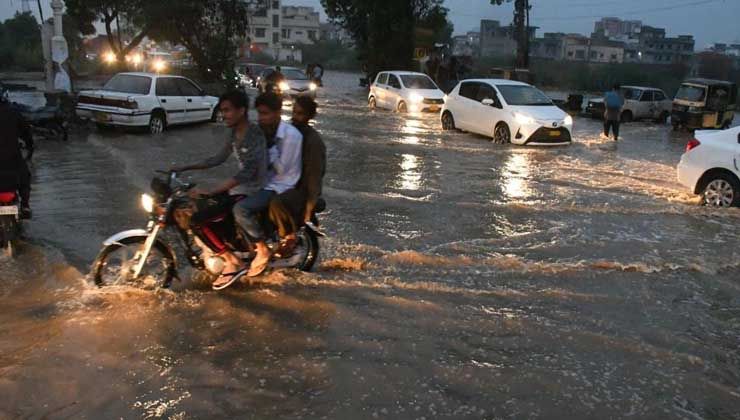 Pakistan’da şiddetli yağış etkili oluyor: 7 ölü, 20 yaralı var