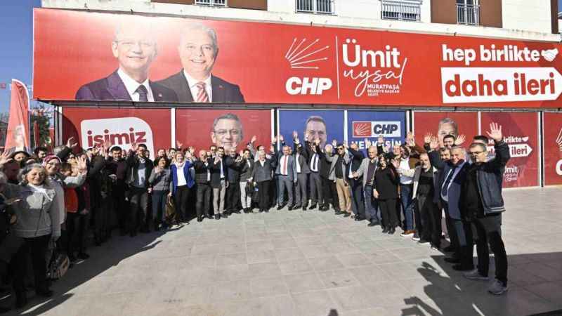 Muratpaşa’da 150 İYİ Parti üyesi törenle CHP’ye katıldı