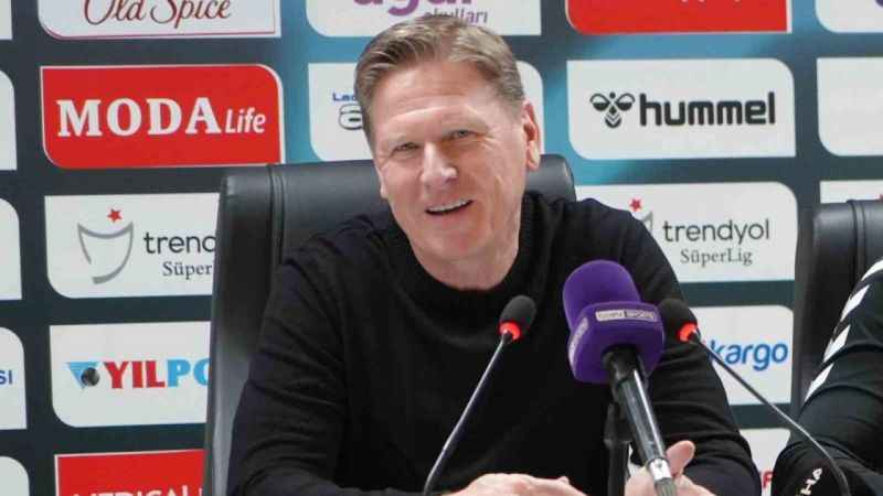 Markus Gisdol: “Takımın başarısında kendimi 1. sıraya koymuyorum" Markus Gisdol: “Takımın başarısında kendimi 1. sıraya koymuyorum"