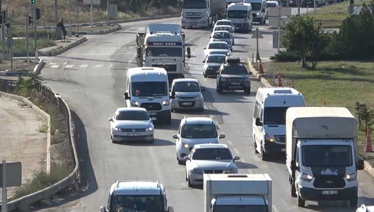 43 ilin geçiş noktasında trafik yoğunluğu