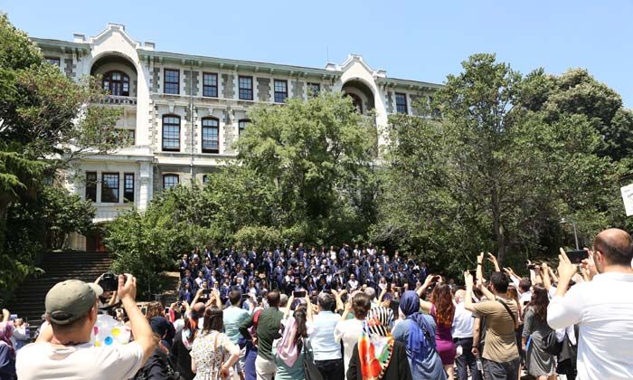 Boğaziçi Üniversitesi 155’inci kez yeni mezunlarını törenlerle uğurladı