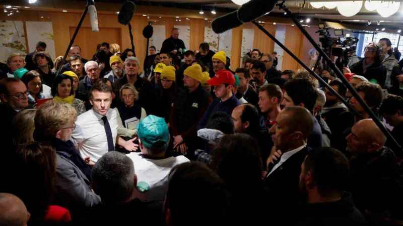 Fransız çiftçiler Macron’un katıldığı tarım fuarını bastı
