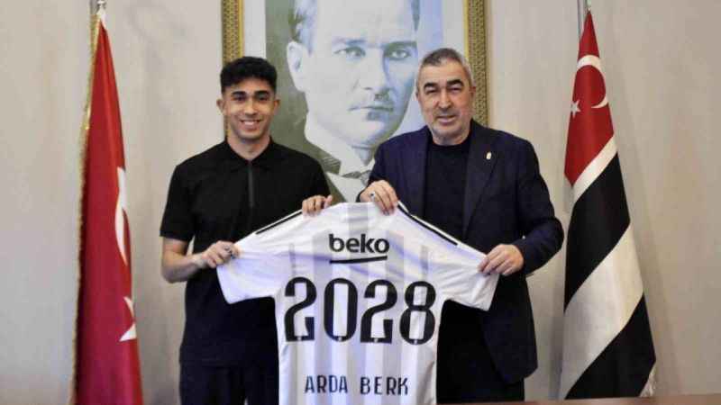 Beşiktaş, Arda Berk Özüarap ile profesyonel sözleşme imzaladı
