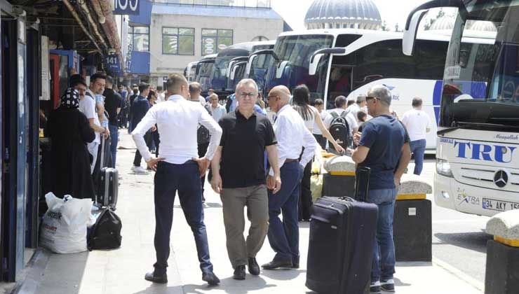 Bayram öncesi otogarda yoğunluk sürüyor