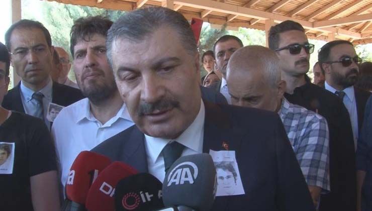 Bakan Koca: Bir baba, bir evlat, bir eş, bir hekim kardeşimizi hayattan kopardılar