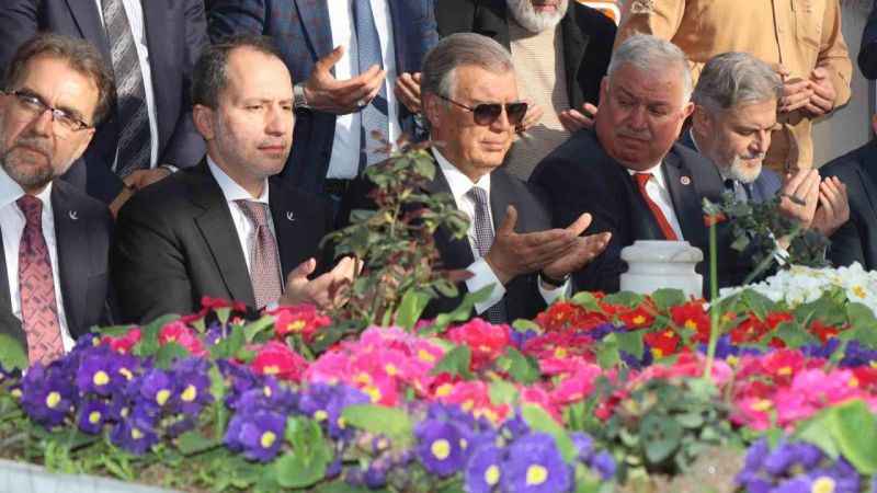 Eski başbakanlardan Necmettin Erbakan kabri başında anıldı