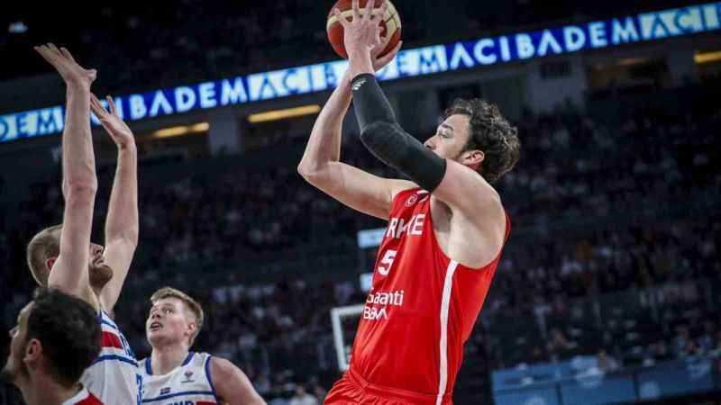 Türkiye: 76 - İzlanda: 75