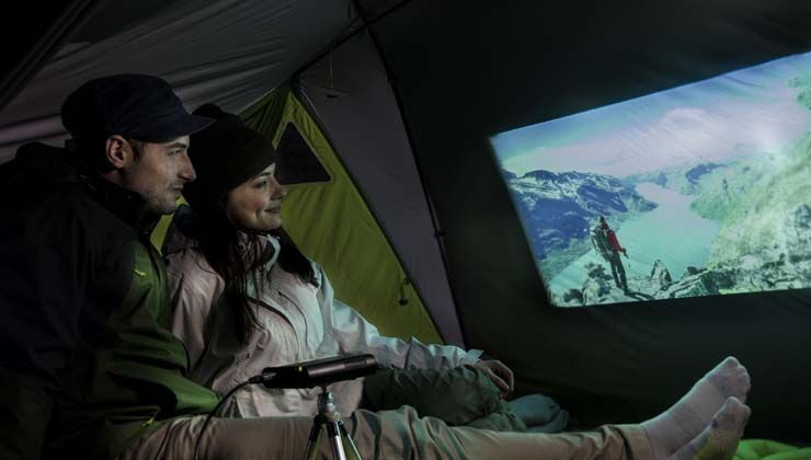 Acer’ın çok yönlü, kablosuz projeksiyonu C200, eğlenceyi gittiğiniz yere taşıyor