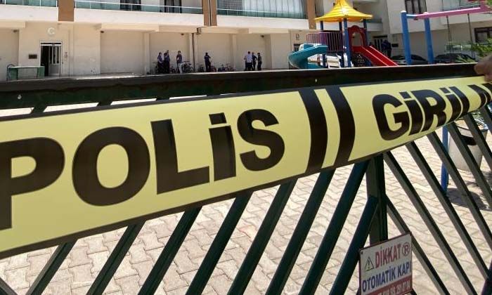 İki gün önce evlendiği karısını bıçaklayarak öldürdü