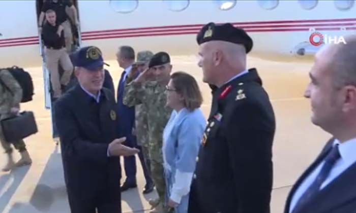 Bakan Akar ve TSK komuta kademesinden Süleyman Şah Türbesi’ne ziyaret