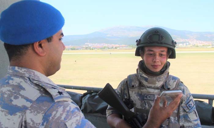 Nöbet tutan askerlere bayram sürprizi