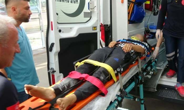 İkinci kattan beton zemine düşen genç kız yaralandı