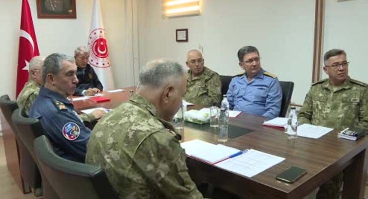 Beklenen operasyon öncesi Bakan Akar beraberindeki TSK komuta kademesi ile Dağlıca’da