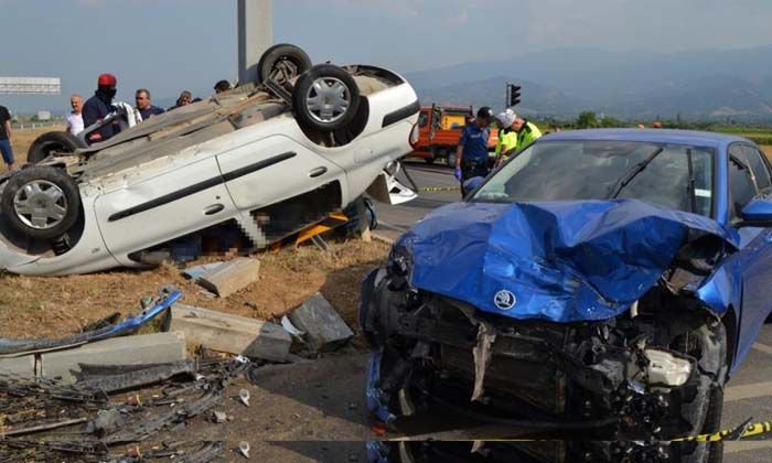 Manisa’da feci kaza: 3 ölü, 2 yaralı