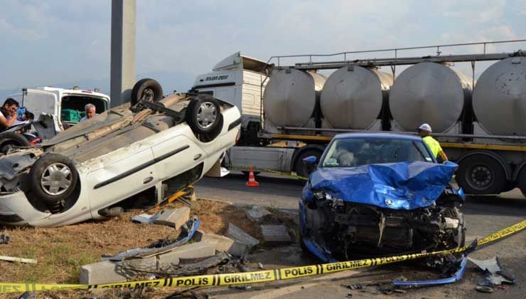 Manisa’da feci kaza: 3 kişi hayatını kaybetti