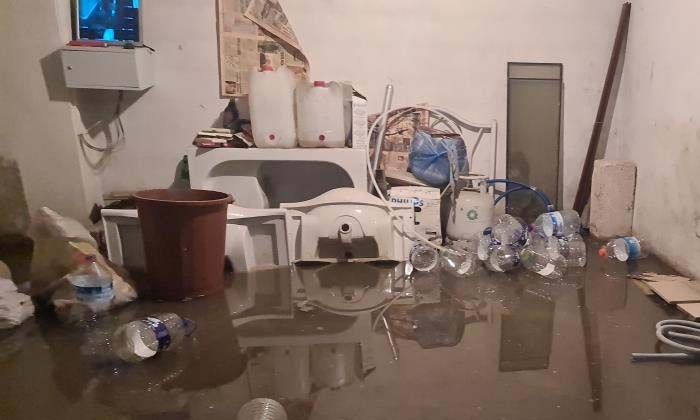 Karabük’te caddeler göle döndü, dükkanları ve apartman girişlerini su bastı