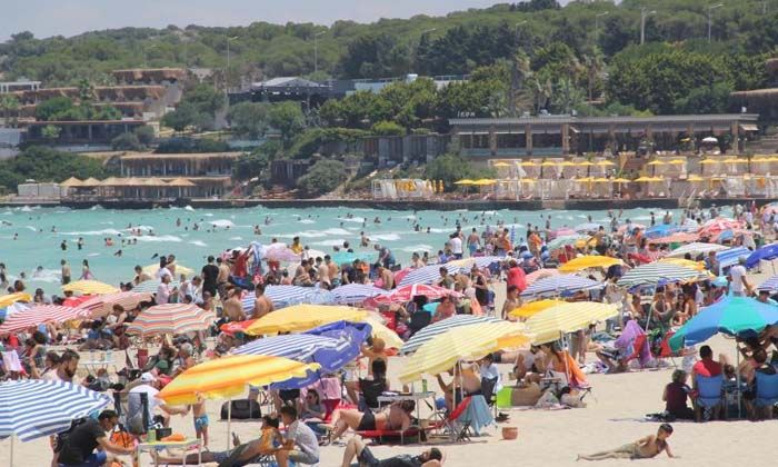 Çeşme’nin nüfusu 1 milyona dayandı, plajlar doldu taştı