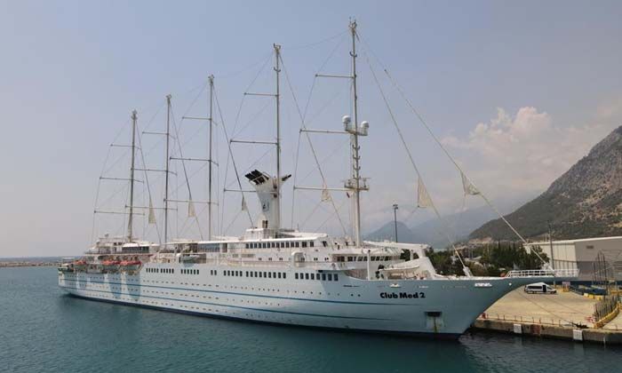 Dünyanın en büyük yelkenlilerinden Club Med 2, QTerminals Antalya’ya demir attı