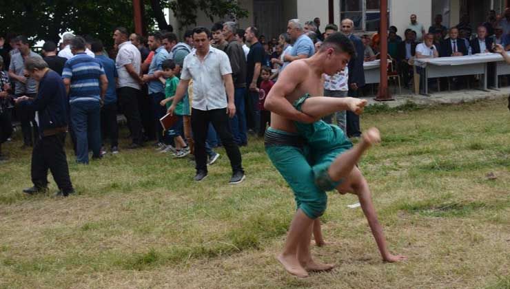 Sinop’ta güreş ağalığında yeni rekor 85 bin TL oldu