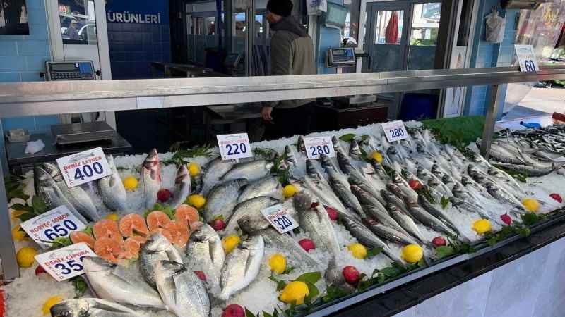 Hamsi tezgahlardaki son günlerini yaşıyor Hamsi tezgahlardaki son günlerini yaşıyor