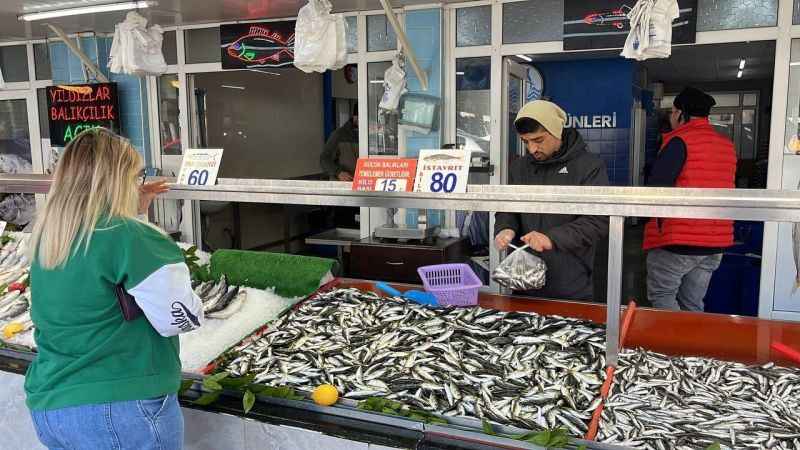 Hamsi tezgahlardaki son günlerini yaşıyor Hamsi tezgahlardaki son günlerini yaşıyor