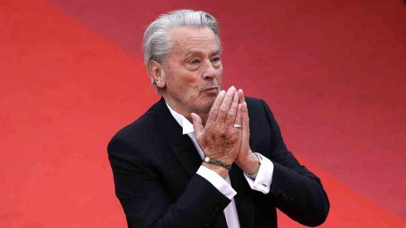 Fransız yıldız Alain Delon’un evinden 72 silah ve 3 bin mermi çıktı