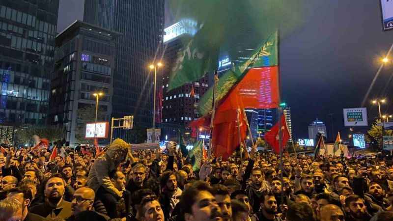 İsrail İstanbul Başkonsolosluğu önündeki protestolarda 1 kişi hayatını kaybetti, 43'ü polis toplam 63 kişi yaralandı