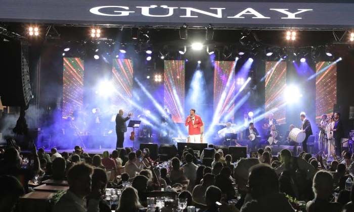 İbrahim Tatlıses söyledi tatilciler coştu