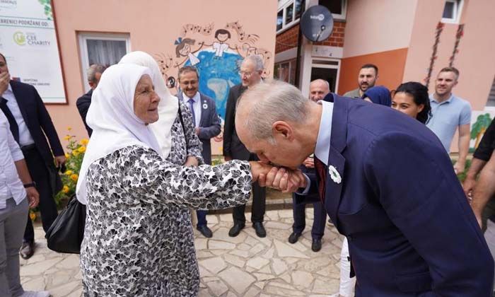 Numan Kurtulmuş, Srebrenitsa annelerini ziyaret etti
