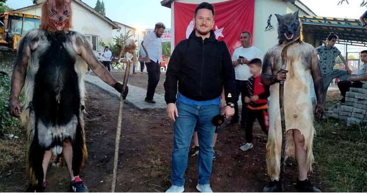 Bursa’da 200 yıldır süren ilginç gelenek: Kestikleri kurbanın derilerini giyiyorlar