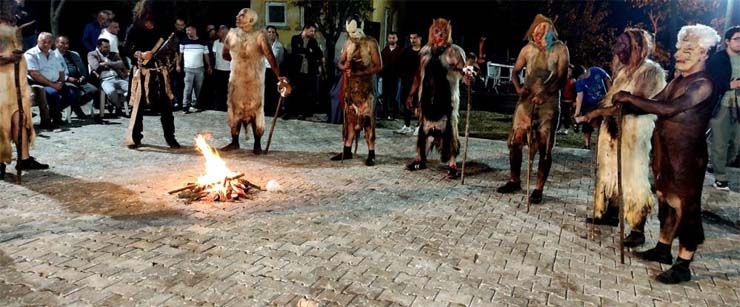 Bursa’da 200 yıldır süren ilginç gelenek: Kestikleri kurbanın derilerini giyiyorlar