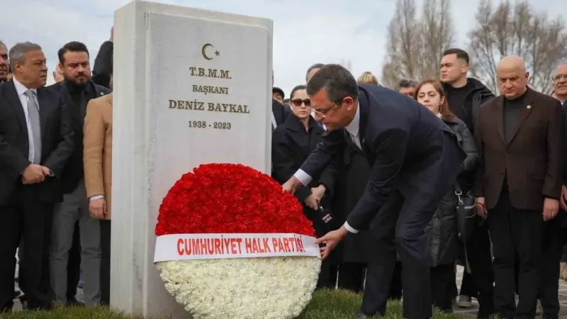 Deniz Baykal, ölümünün ikinci yılında mezarı başında anıldı