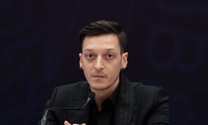Mesut Özil, Başakşehir’le anlaştı