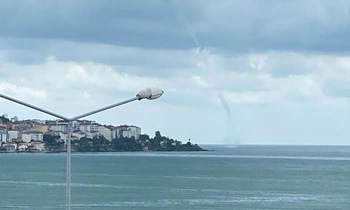 Ünye’de deniz üzerinde korkutan hortum