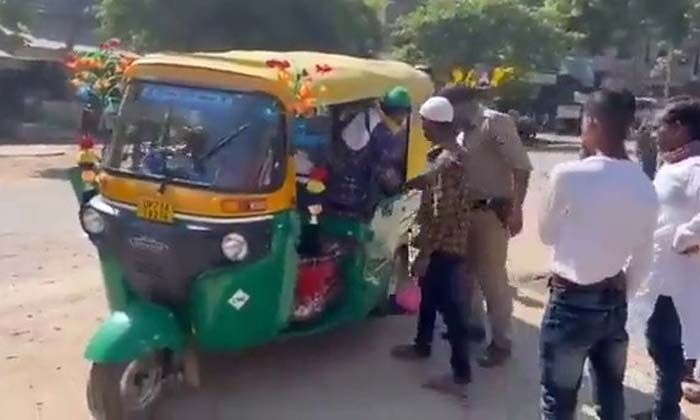 3 kişilik araca 27 kişi bindi