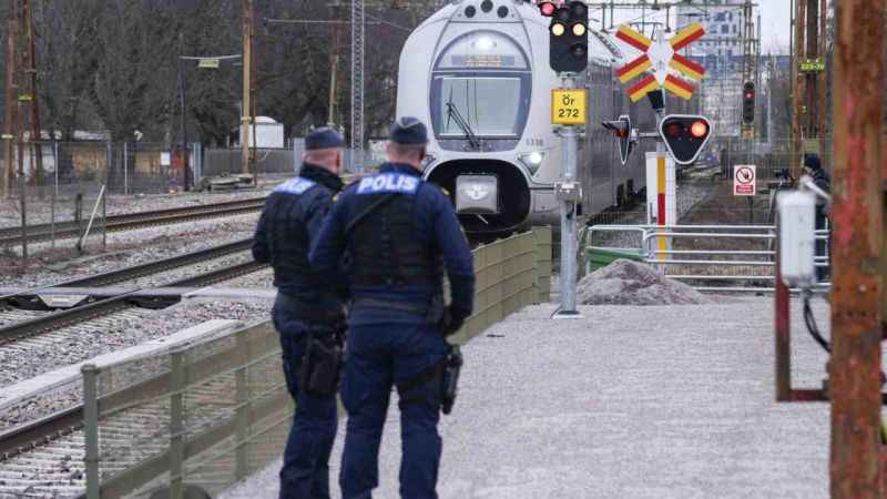 İsveç’te yük treni yayalara çarptı: 3 ölü