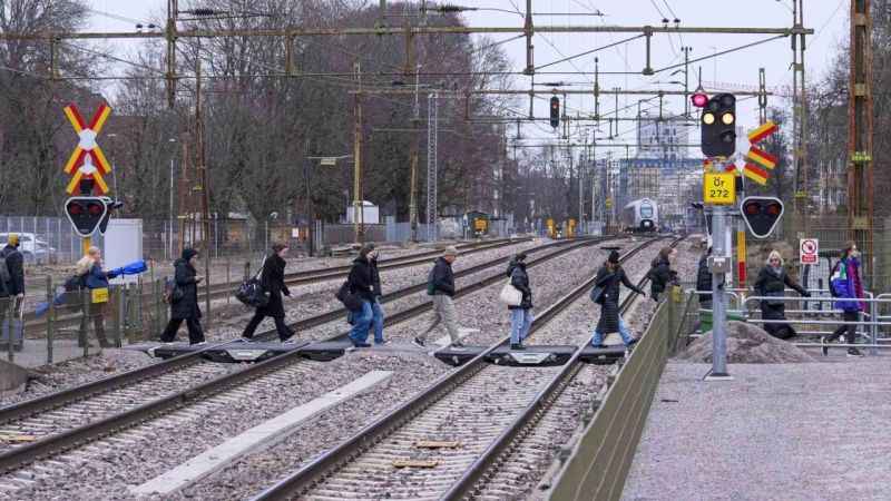 İsveç’te yük treni yayalara çarptı: 3 ölü İsveç’te yük treni yayalara çarptı: 3 ölü