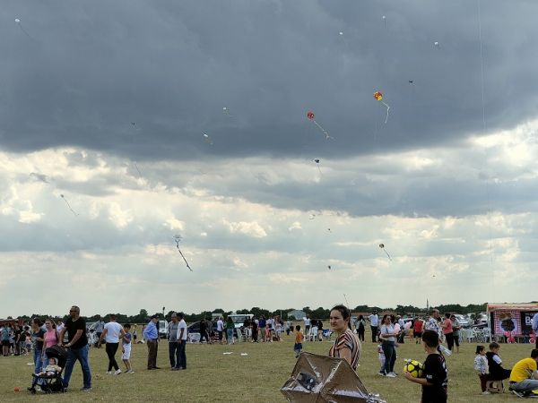 SARAY KADIKÖY’DEKİ UÇURTMA ŞENLİĞİNDE FESTİVAL HAVASI ESTİ