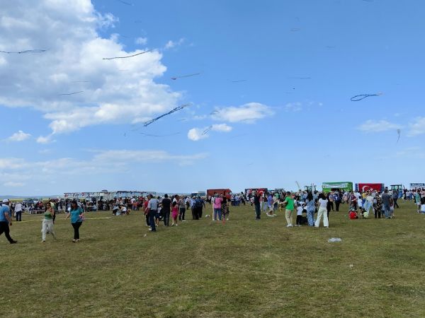 SARAY KADIKÖY’DEKİ UÇURTMA ŞENLİĞİNDE FESTİVAL HAVASI ESTİ