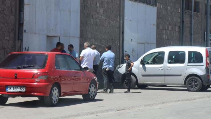 Kayısı toplamak için çıktığı çatıdan düşüp öldü