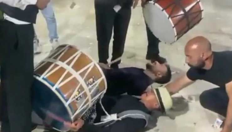 Davulcu müziğin ritmine kapıldı