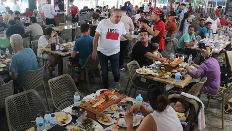Adana’da kebap kuyruğu: “İzdihama uğruyoruz”