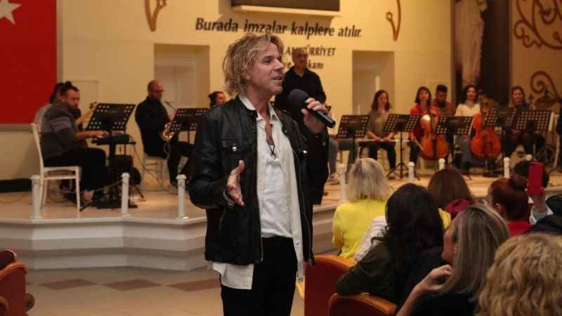 Soner Arıca, 1000 Kadın Korosu için İzmit’te Soner Arıca, 1000 Kadın Korosu için İzmit’te