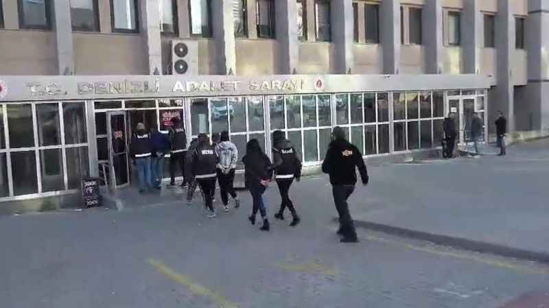 Sosyal medya dolandırıcıları 107 vatandaşı 348 bin TL dolandırdı Sosyal medya dolandırıcıları 107 vatandaşı 348 bin TL dolandırdı