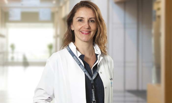 Güneşin etkilerinden korunmak için mutlaka güneş gözlüğü ve şapka kullanılmalı