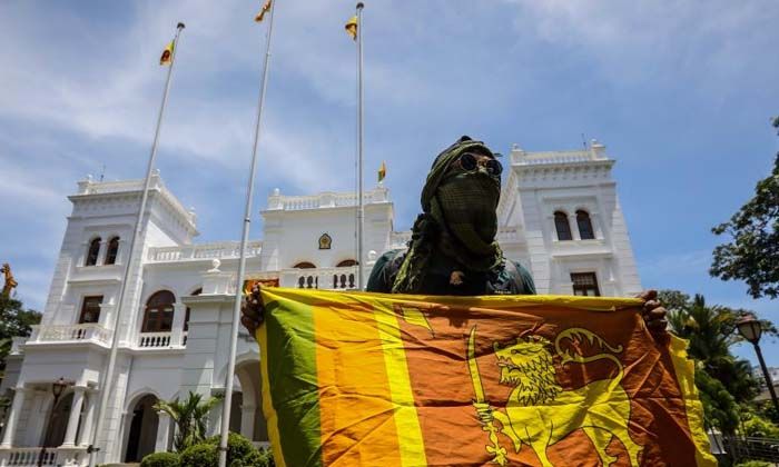 Sri Lanka Devlet Başkanı Rajapaksaı e-mail yoluyla istifa etti