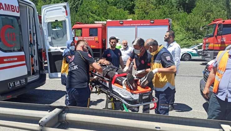 Otoyolda 3 araç kazaya karıştı: 5 kişi yaralı